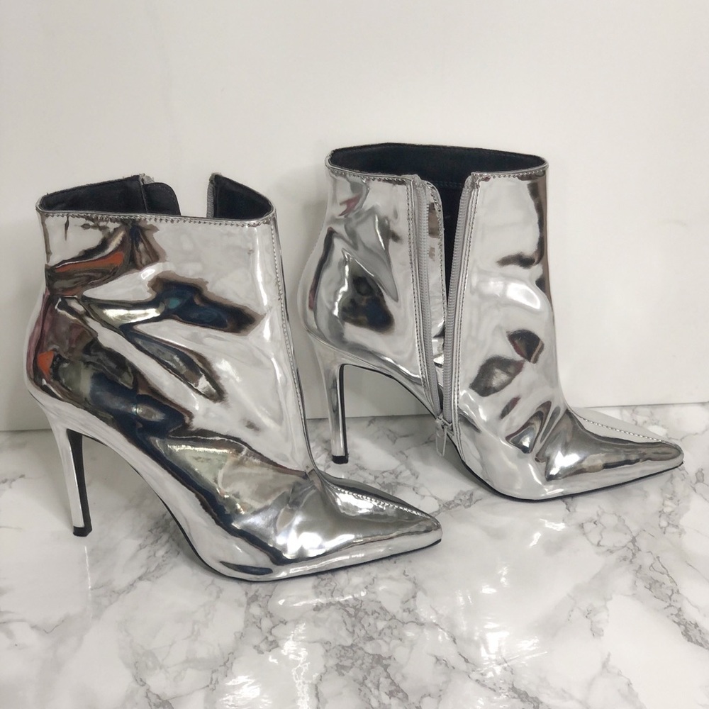 [Brand New] Silver booties in perfect condition